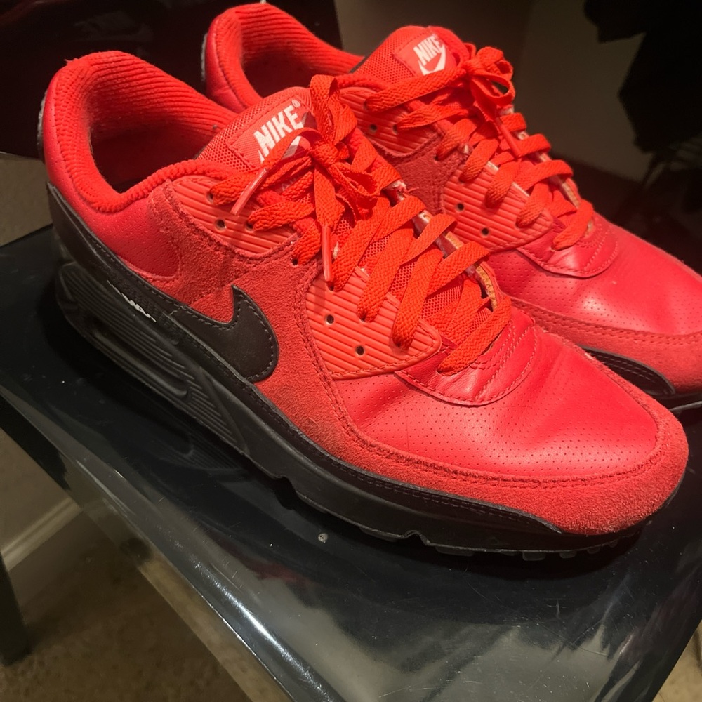 Nike mens air max 970 Red and Black Athletic Sneakers